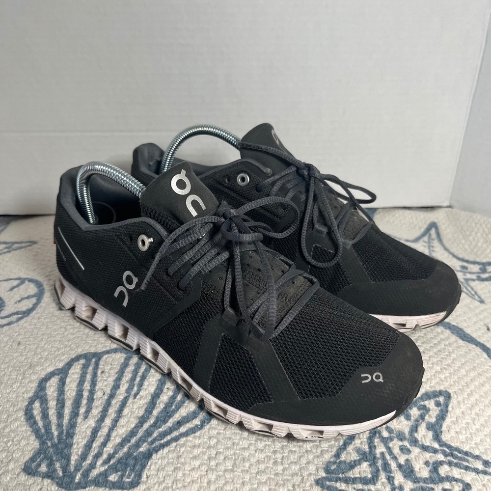 On Cloud Women 7.5 Black White Running Shoes Sneakers Low Top Swiss Engineering